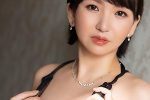 《小笠原るい・ローション》俺のち○こがアツつなる！発情したデビュー作、清楚顔の普通の奥さまがカメラの前で燃えあがるイケない行為