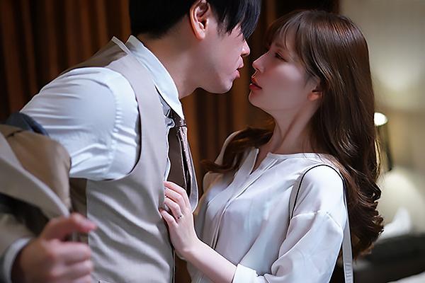 『無料エロ動画』ヌルベチョで気持ち良い…【これ、すごいのぉ～ん！】感じる人妻秘書にたっぷりピスする悪い社長ズブヌレま〇こいっぱいしちゃって！