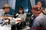 〈ＮＴＲキャンプ〉たまんないよぉ！可愛い奥さんとお酒を楽しむ町内会キャンプ！酒に酔った人妻の身体を狙うオヤジたちｗ